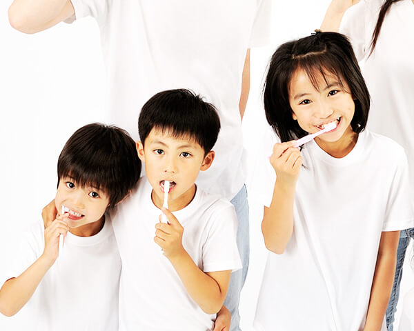 親から子へ虫歯菌を移さないようにするために予防歯科が重要です